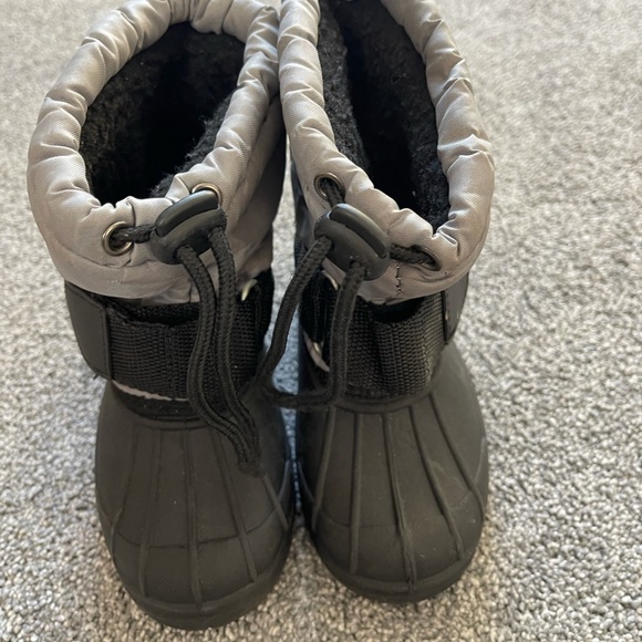 zoogs Other - ZOOGS snow boots; Toddler Size 7